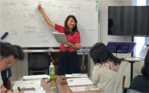 田辺由香里 講義中